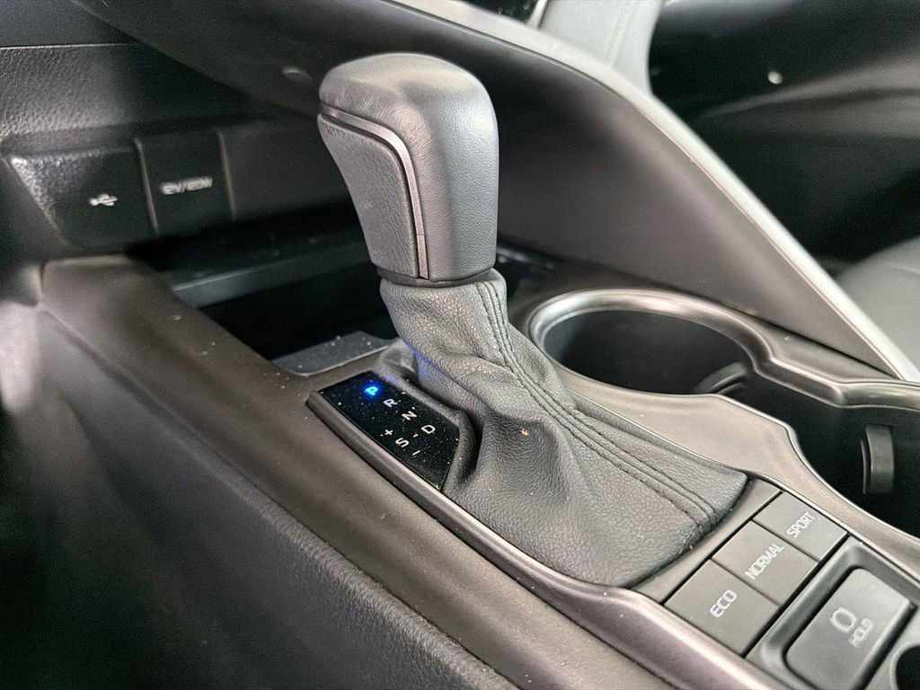 Used 2022 Toyota Camry XSE image 32