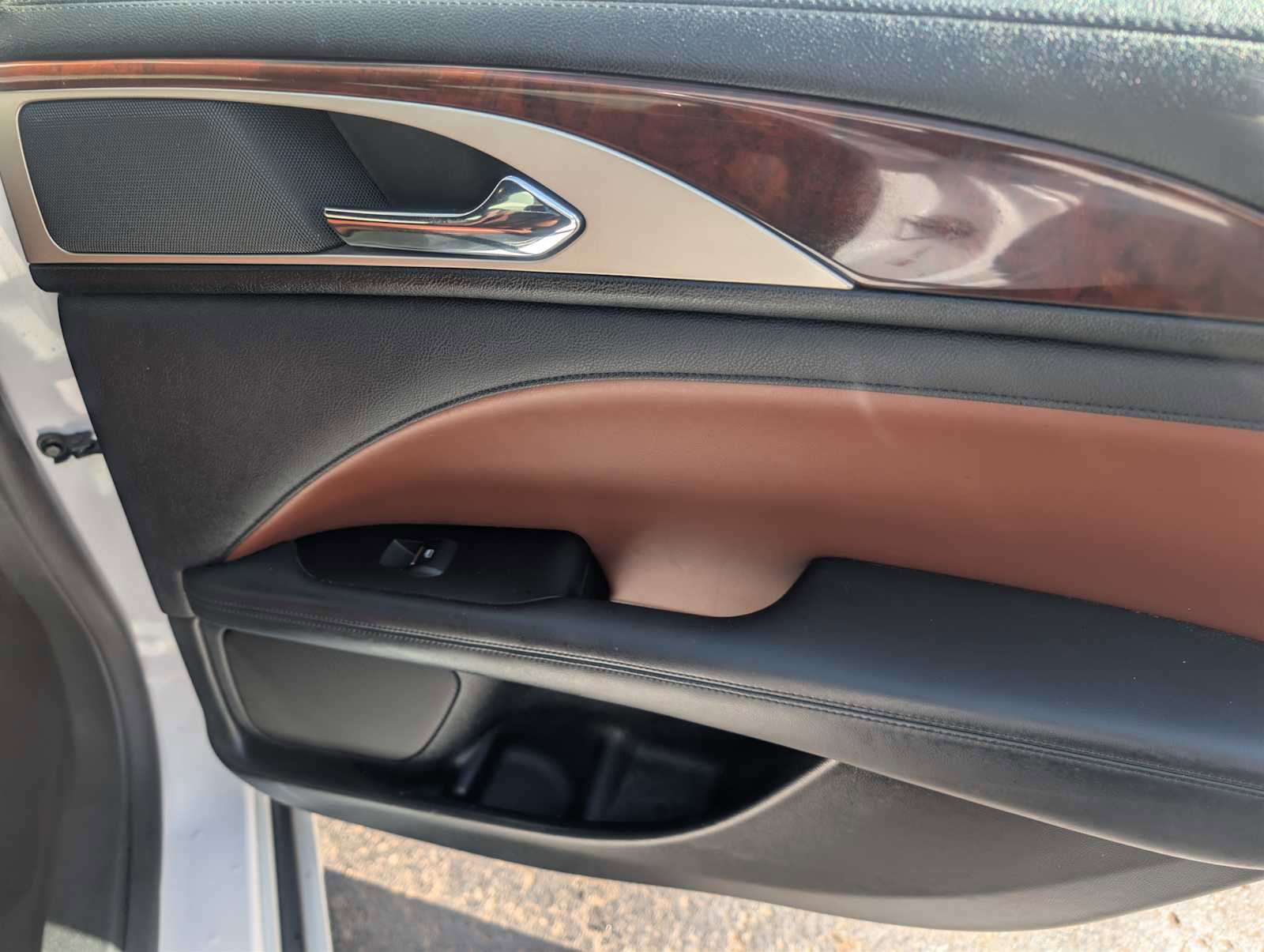 Used 2017 Lincoln MKZ Reserve image 27