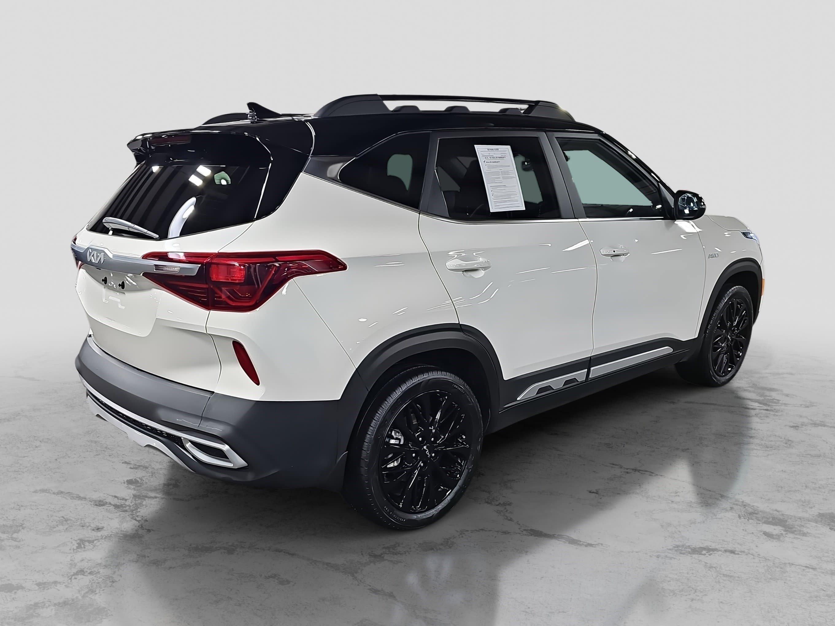 Used 2023 Kia Seltos Nightfall Edition image 5