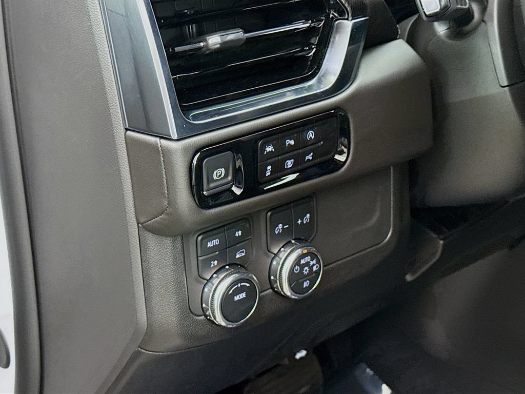 Used 2025 GMC Yukon XL Elevation AWD/4WD image 12