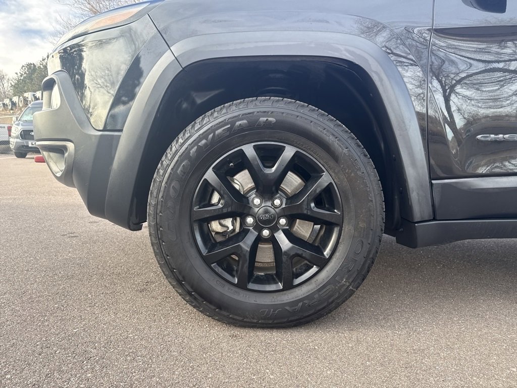 Used 2016 Jeep Cherokee Trailhawk w/ Comfort/Convenience Group image 32