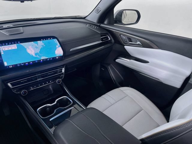 Used 2025 Chevrolet Traverse High Country FWD image 25