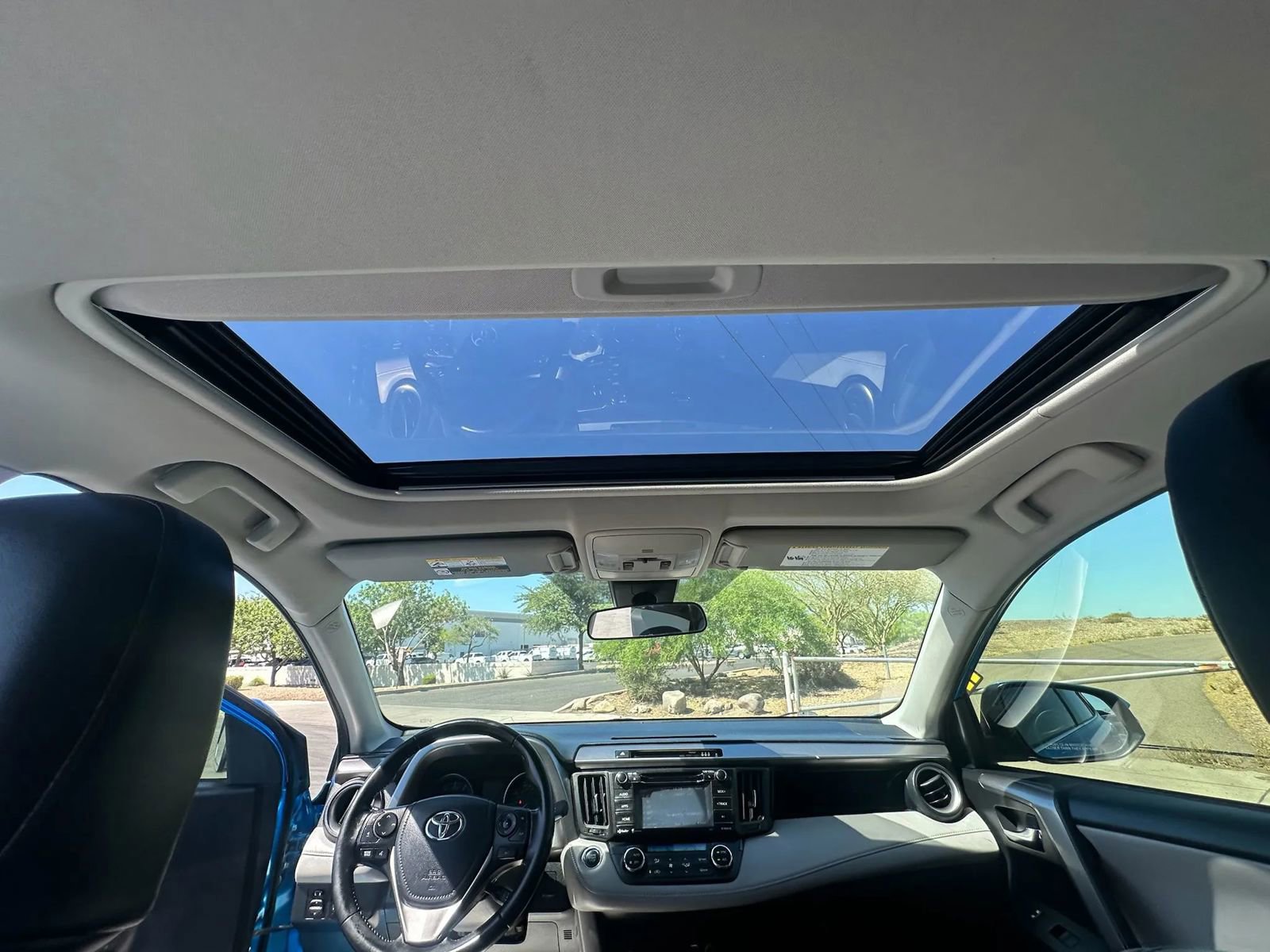 Used 2017 Toyota RAV4 XLE AWD/4WD image 17