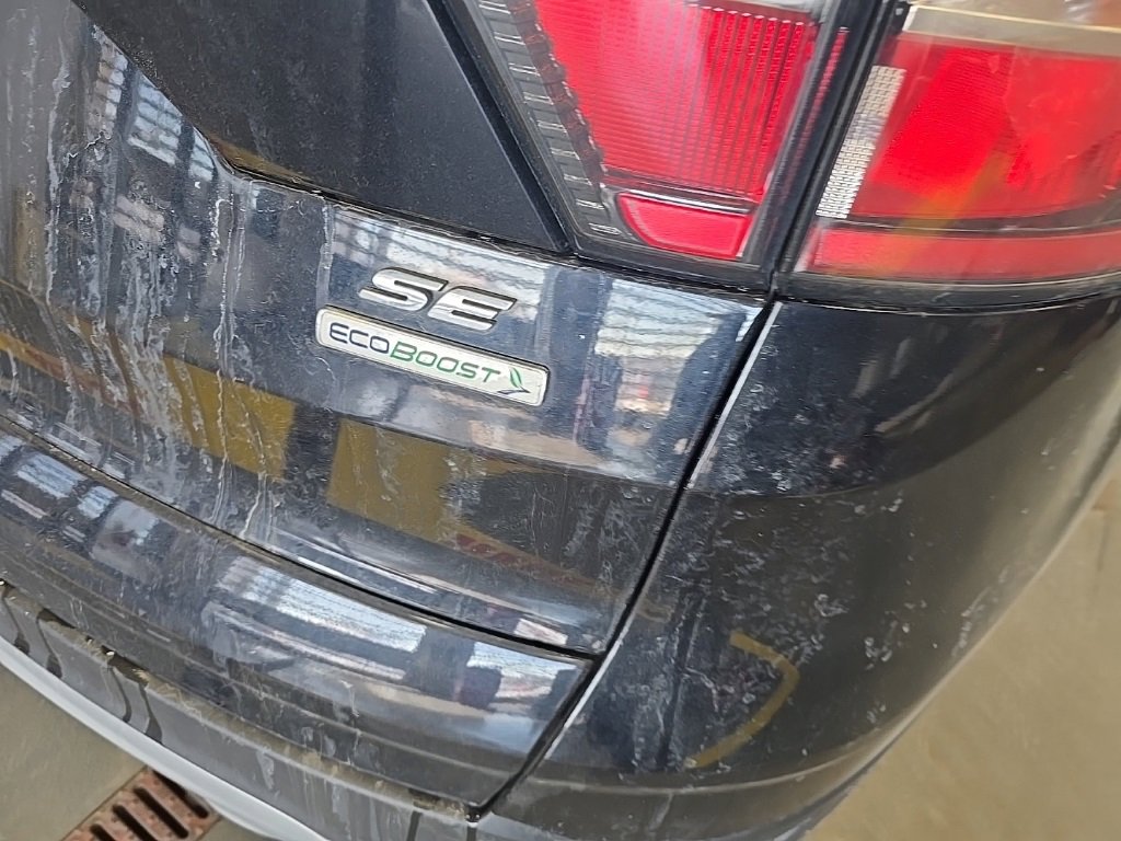 Used 2017 Ford Escape SE w/ Equipment Group 201A image 6