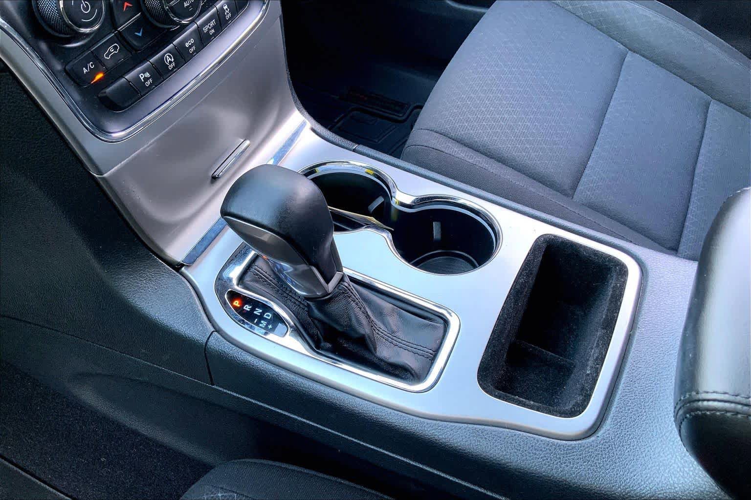 Used 2020 Jeep Grand Cherokee Laredo AWD/4WD image 17