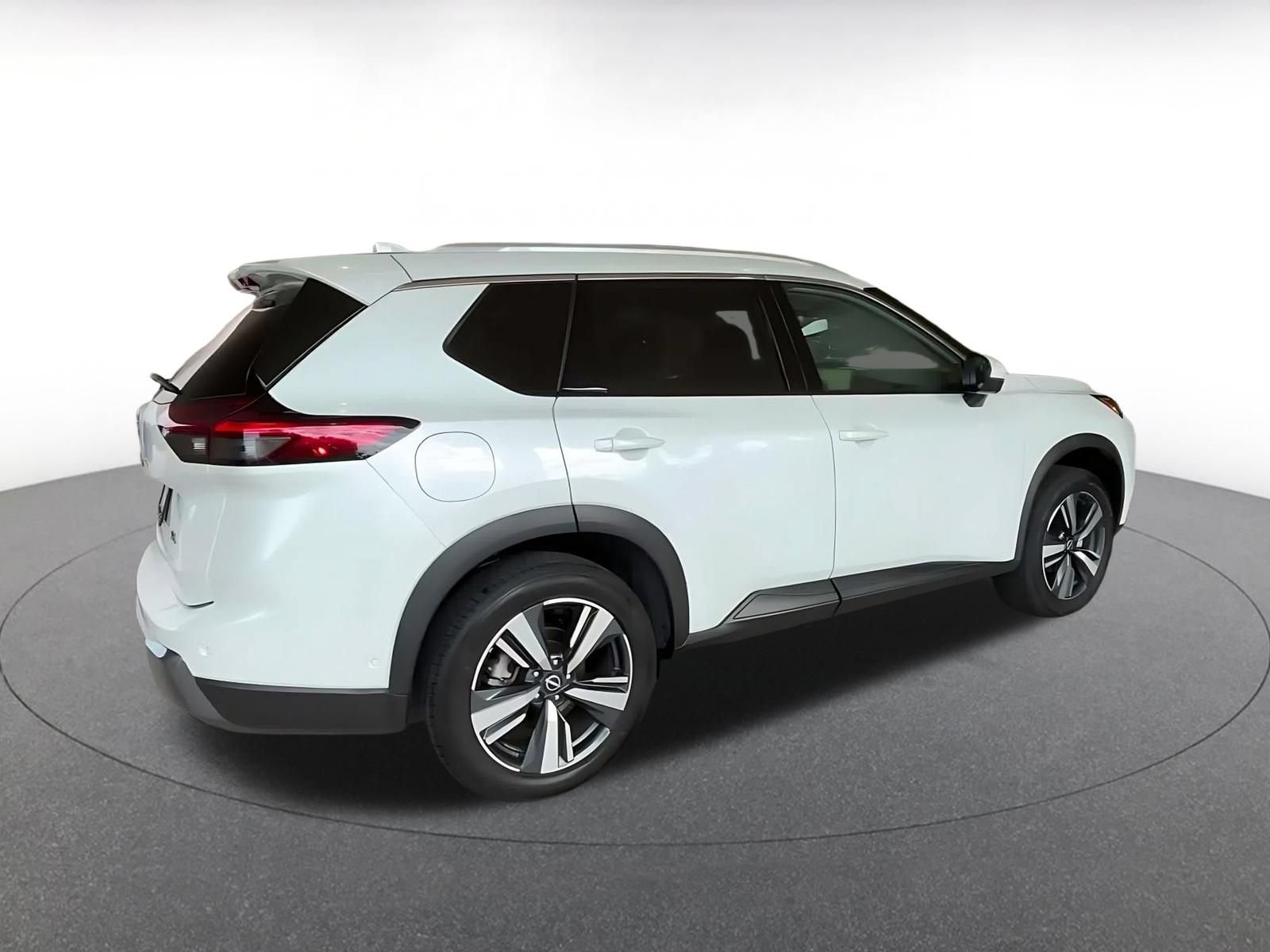 Used 2026 Nissan Rogue SL FWD image 13