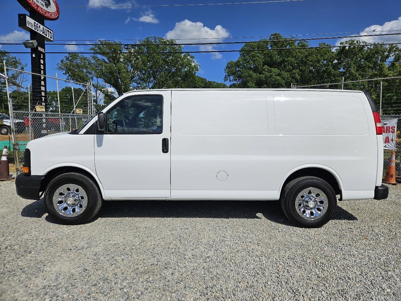 Used 2014 Chevrolet Express 1500 RWD image 2