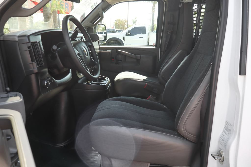 Used 2025 Chevrolet Express 2500 w/ Driver Convenience Package RWD image 23