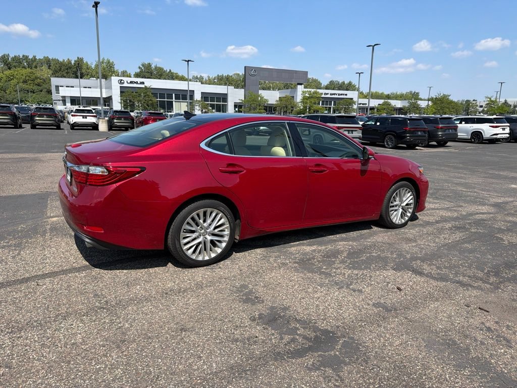Used 2015 Lexus ES 350 w/ Ultra Luxury Package FWD image 18