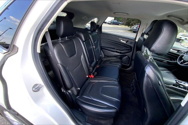 Used 2020 Ford Edge Titanium AWD/4WD image 25