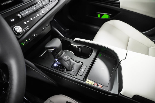 Certified 2025 Lexus ES 350 w/ Premium Package FWD image 17