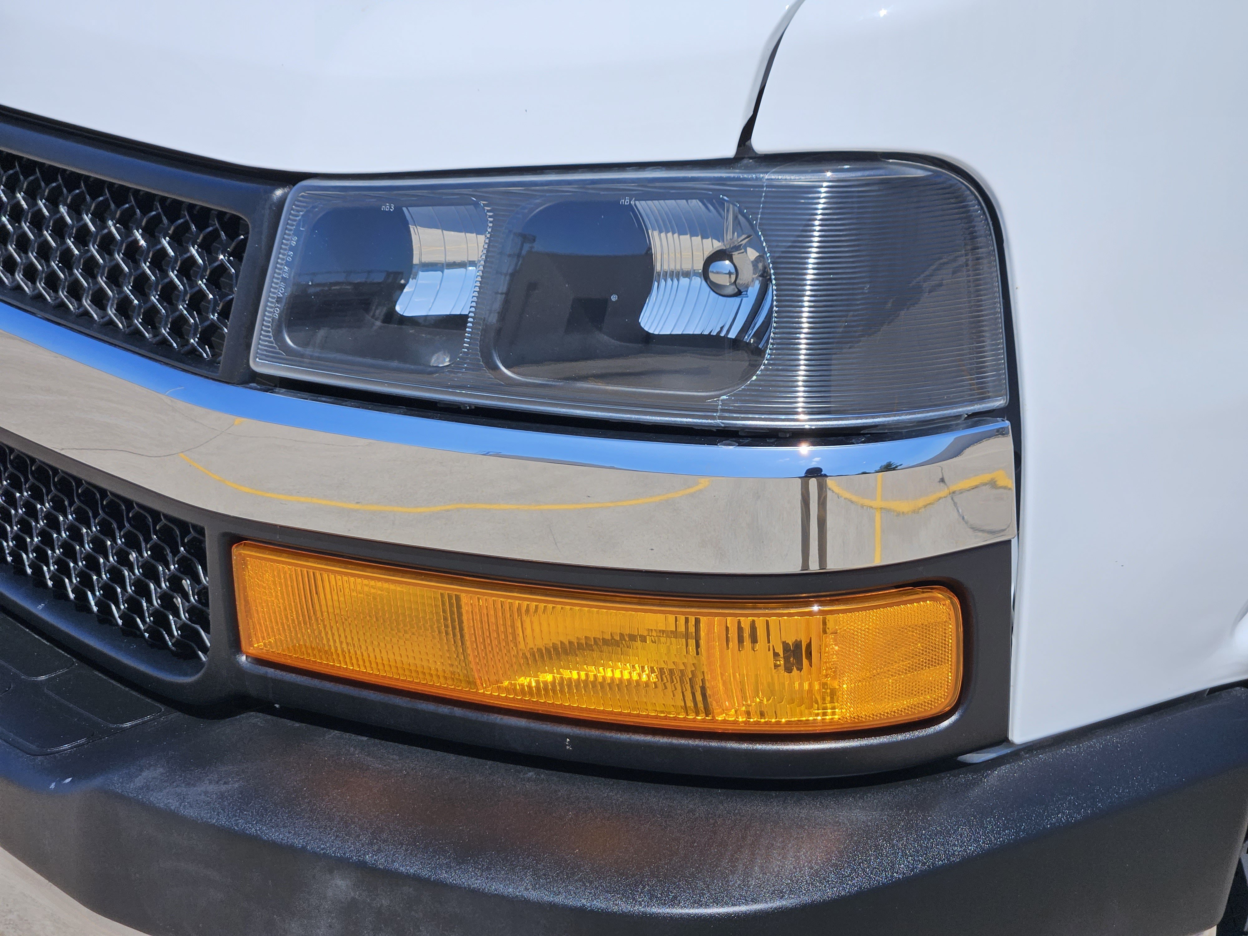 Used 2024 Chevrolet Express 2500 w/ Driver Convenience Package RWD image 7