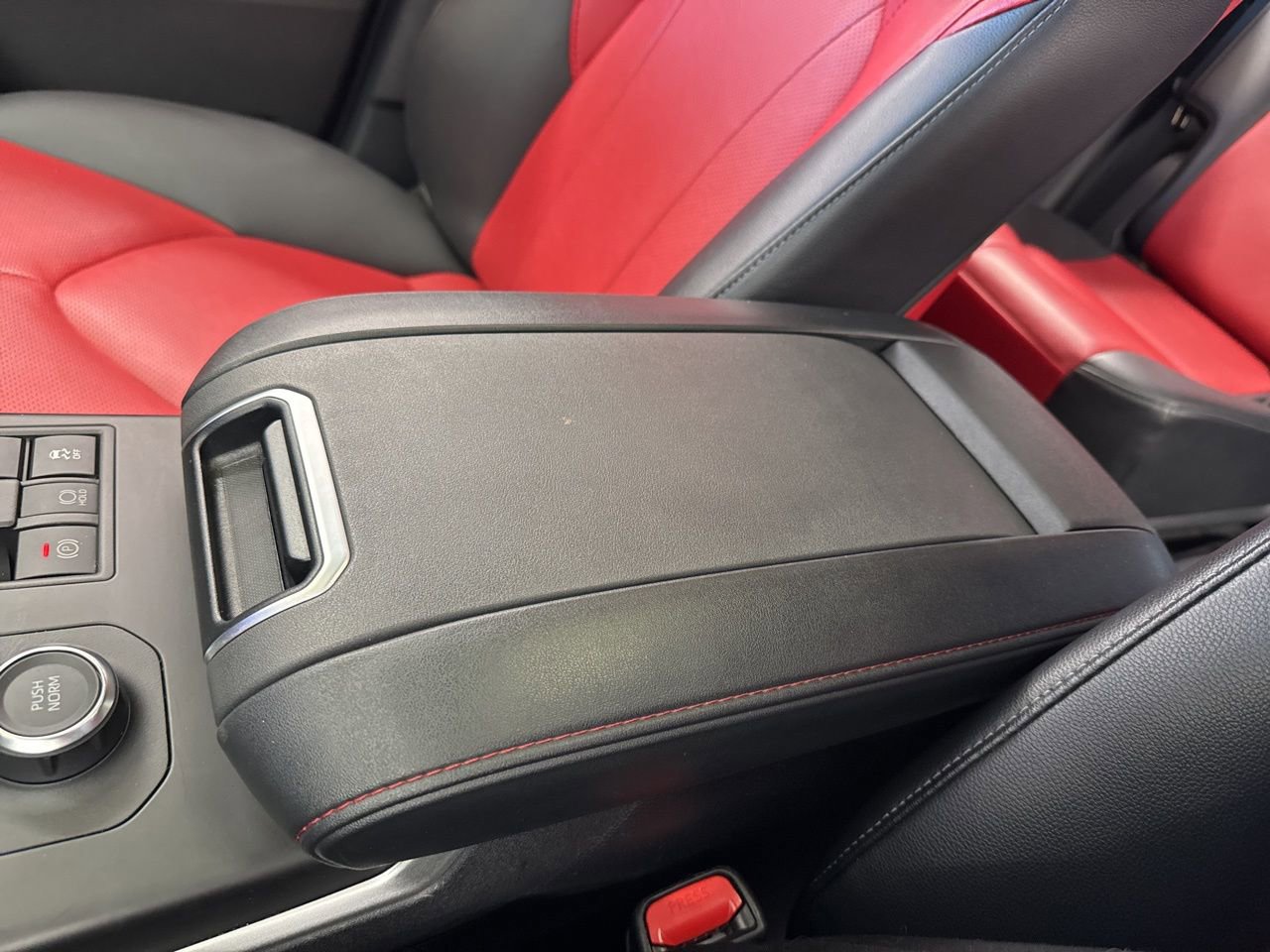 Used 2025 Toyota Highlander XSE image 30