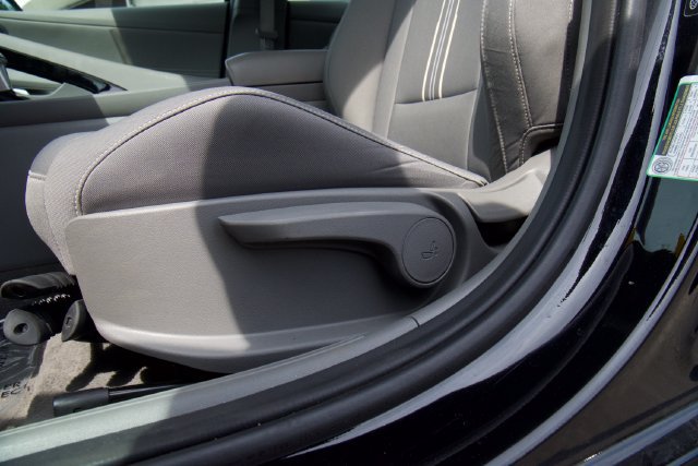Used 2025 Hyundai Elantra SEL FWD image 16