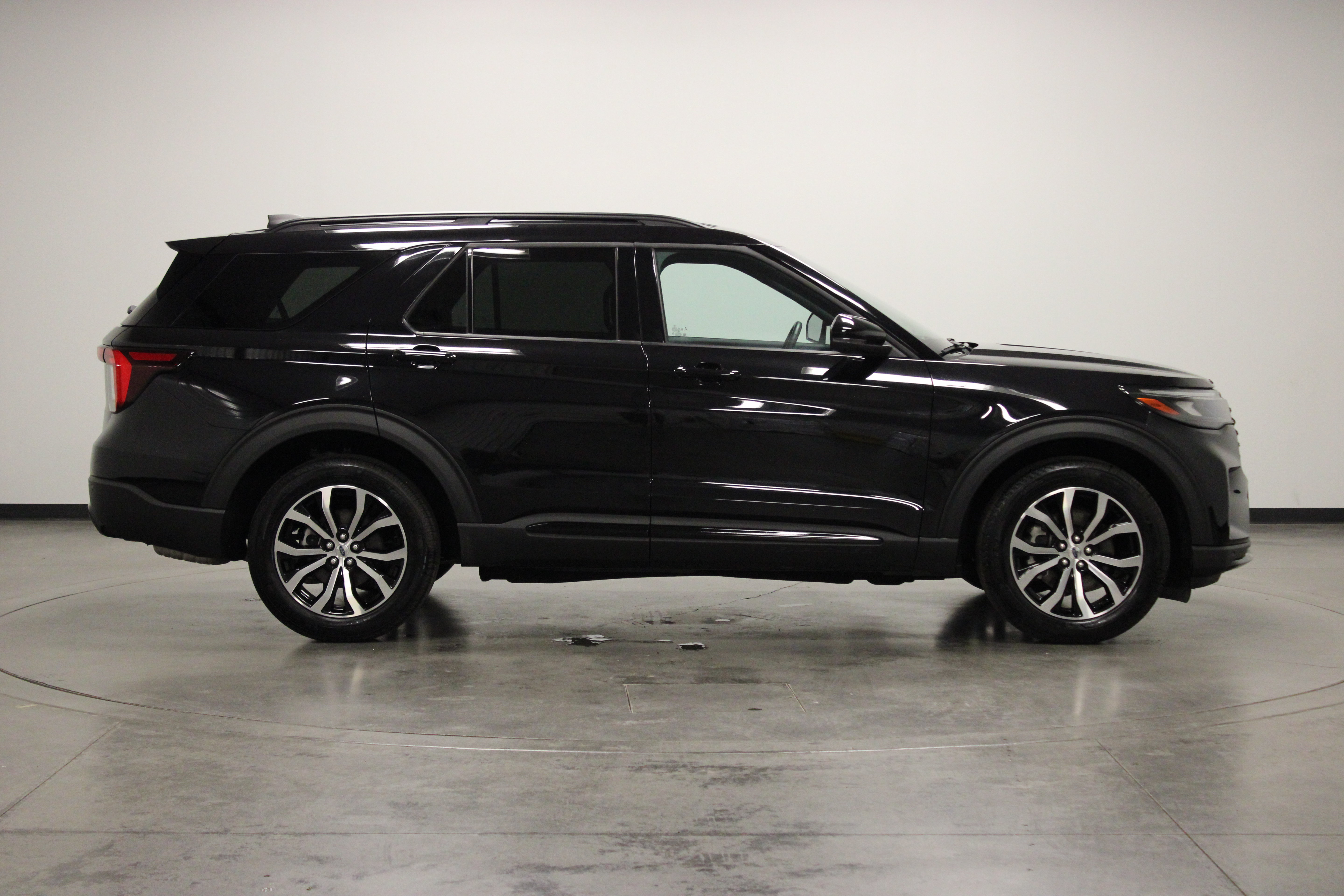 Used 2025 Ford Explorer ST-Line AWD/4WD image 10