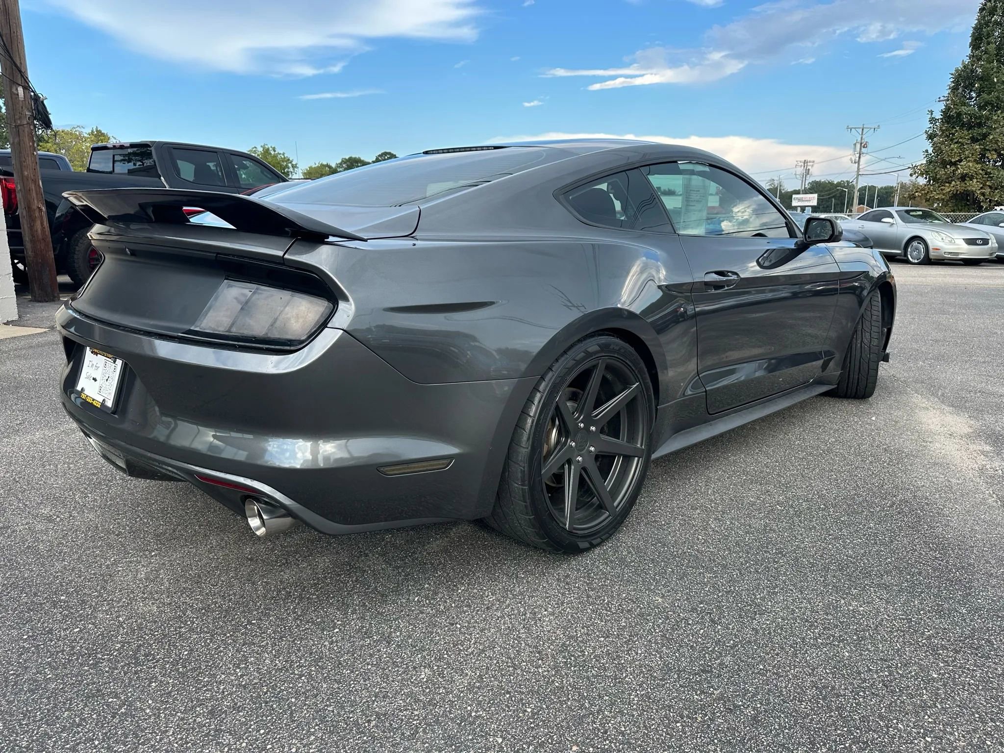 Used 2016 Ford Mustang Coupe image 3