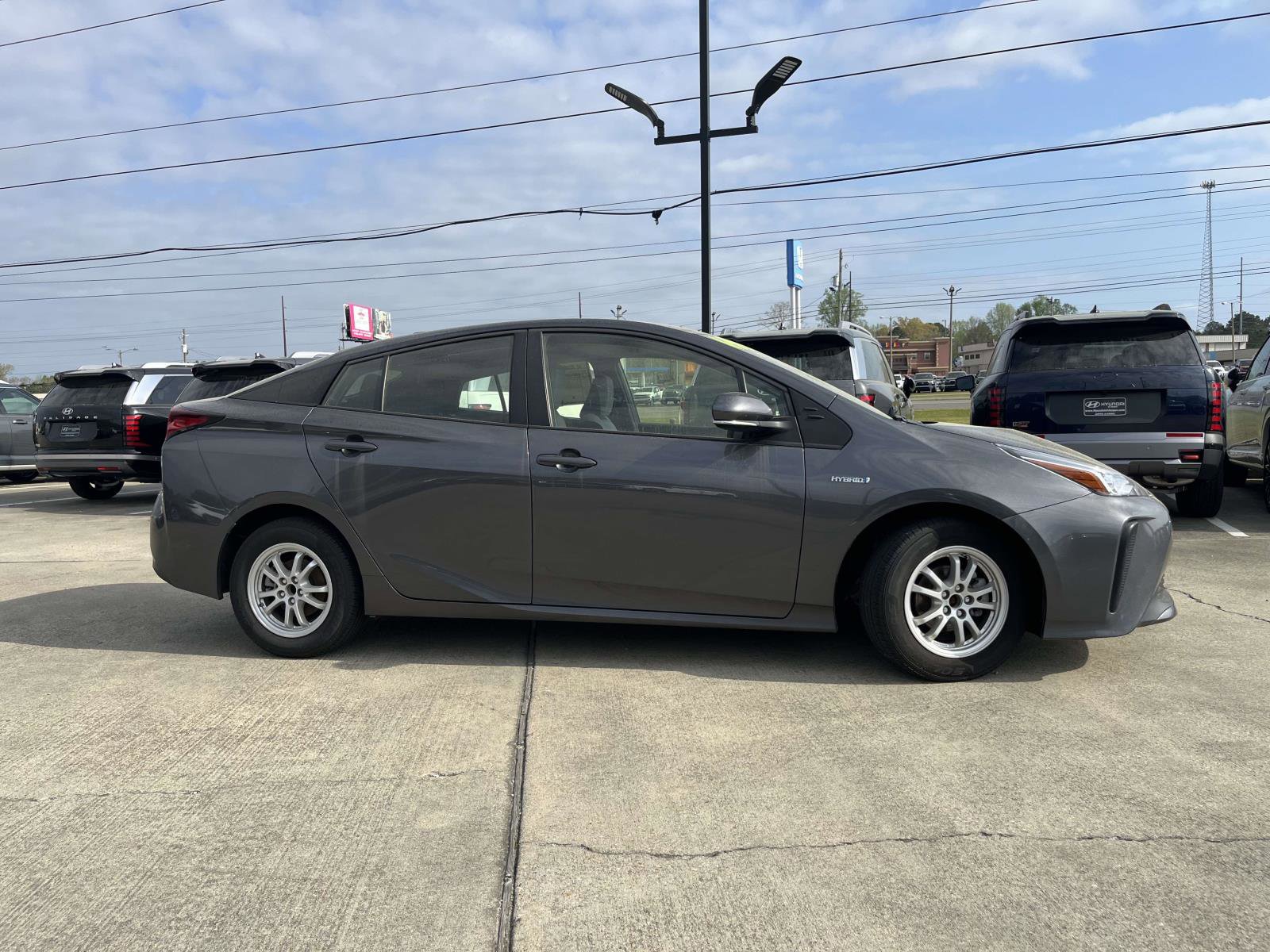 Used 2020 Toyota Prius L Eco FWD image 3