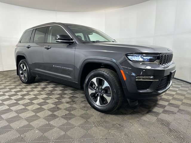 Used 2023 Jeep Grand Cherokee 4WD 4xe image 2