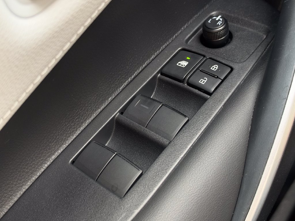 Used 2020 Toyota Corolla SE FWD image 26