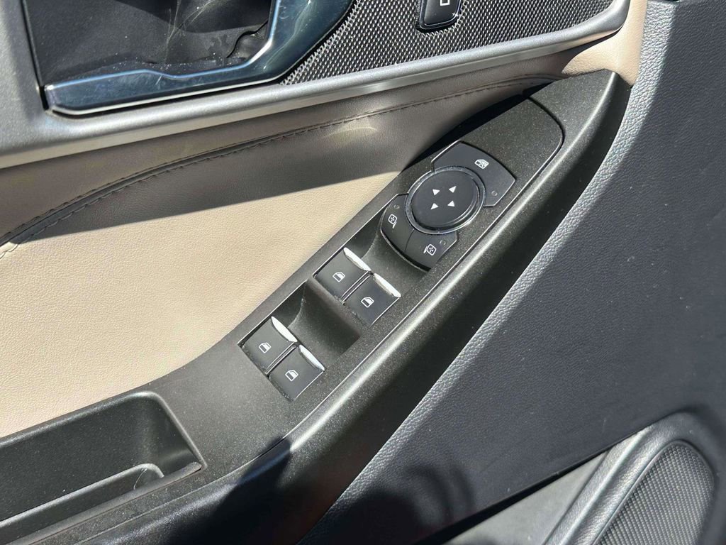 Used 2020 Ford Explorer XLT w/ Equipment Group 202A AWD/4WD image 17
