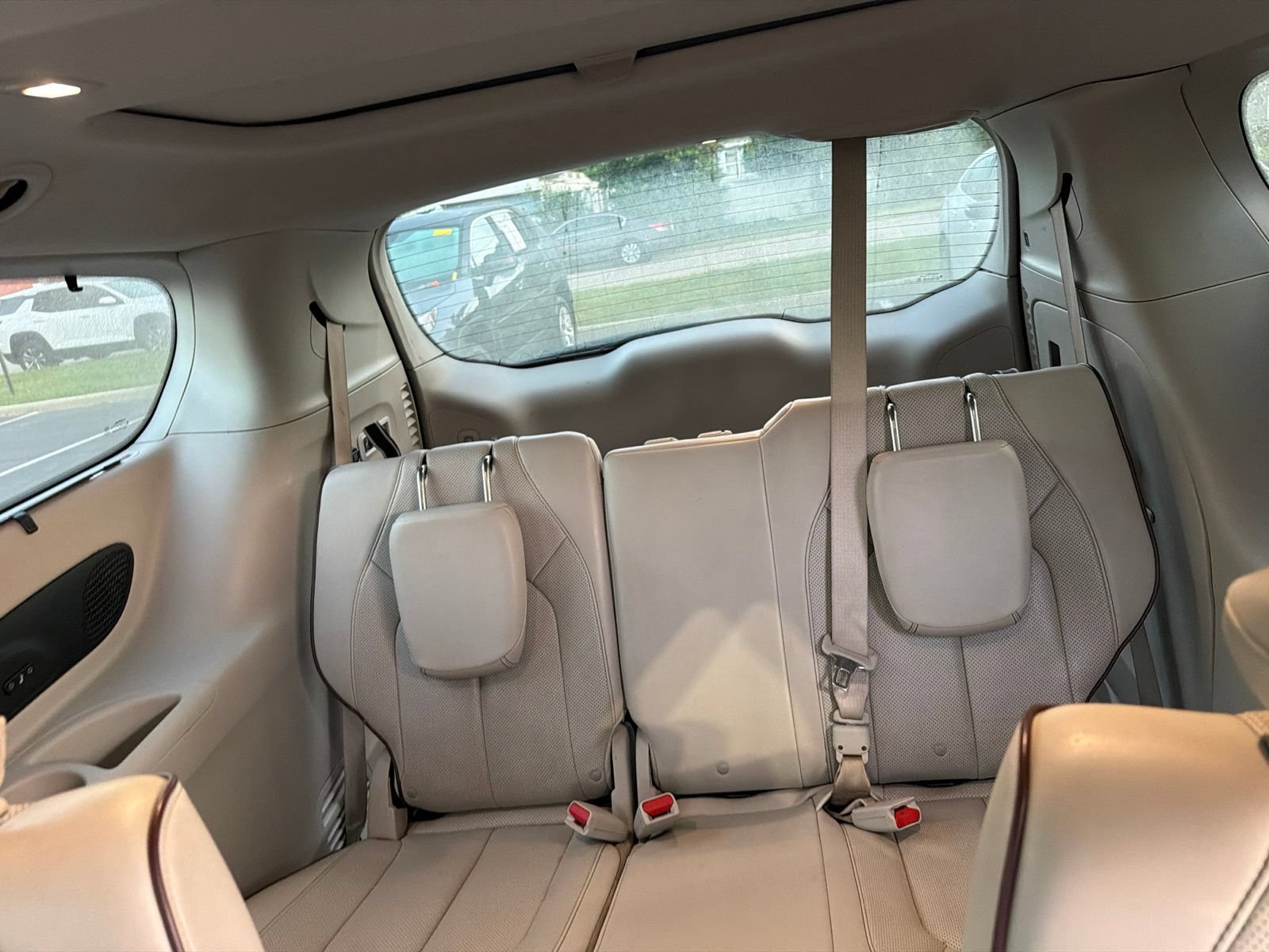 Used 2020 Chrysler Pacifica Limited FWD image 30