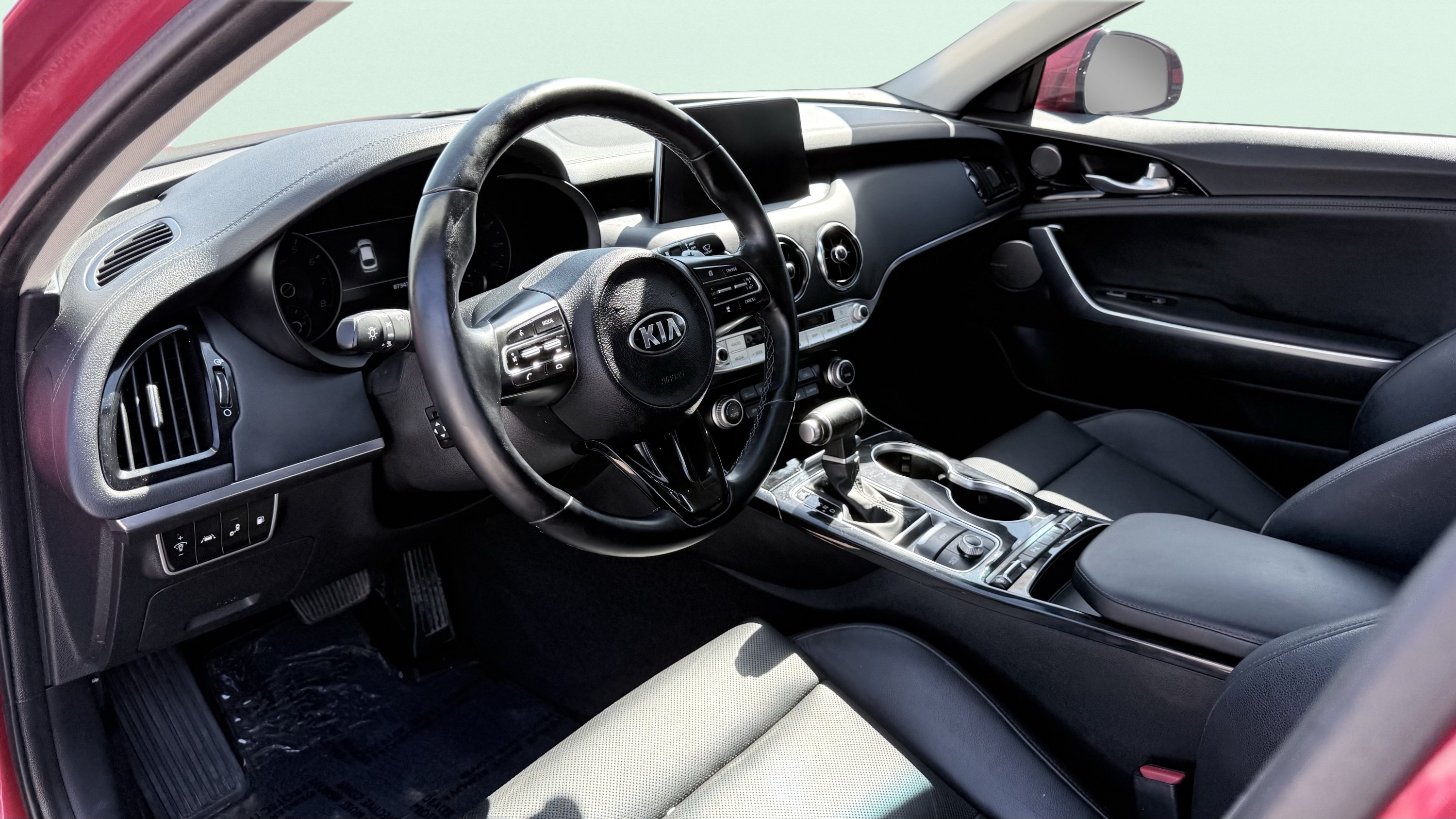 Used 2019 Kia Stinger Premium RWD image 2
