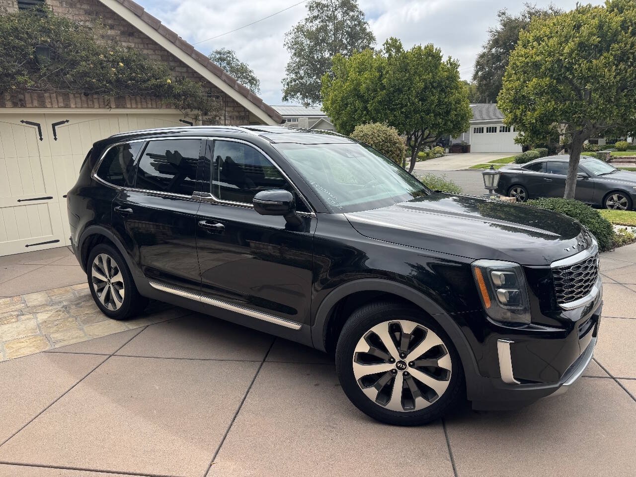 Used 2021 Kia Telluride EX w/ EX Premium Package FWD image 7