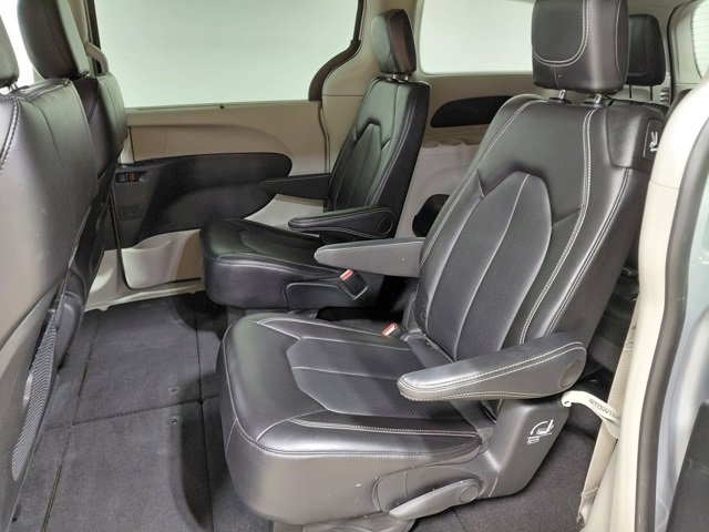 Used 2024 Chrysler Pacifica Touring-L image 43