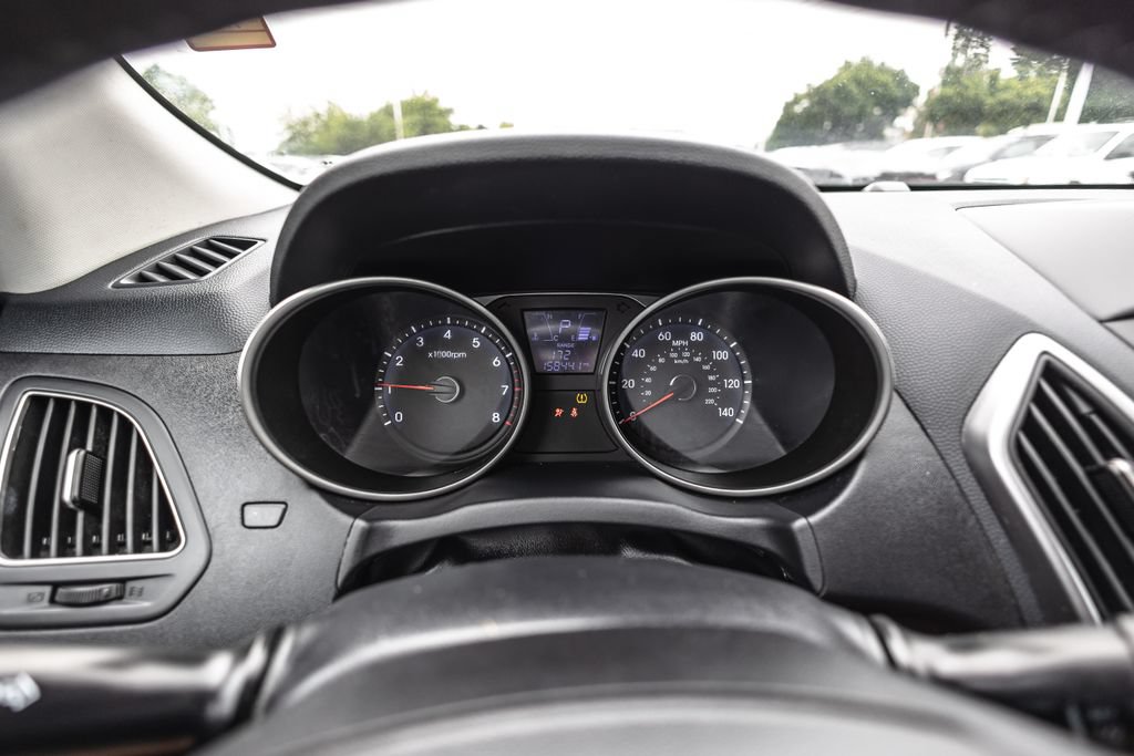 Used 2011 Hyundai Tucson GLS FWD image 16