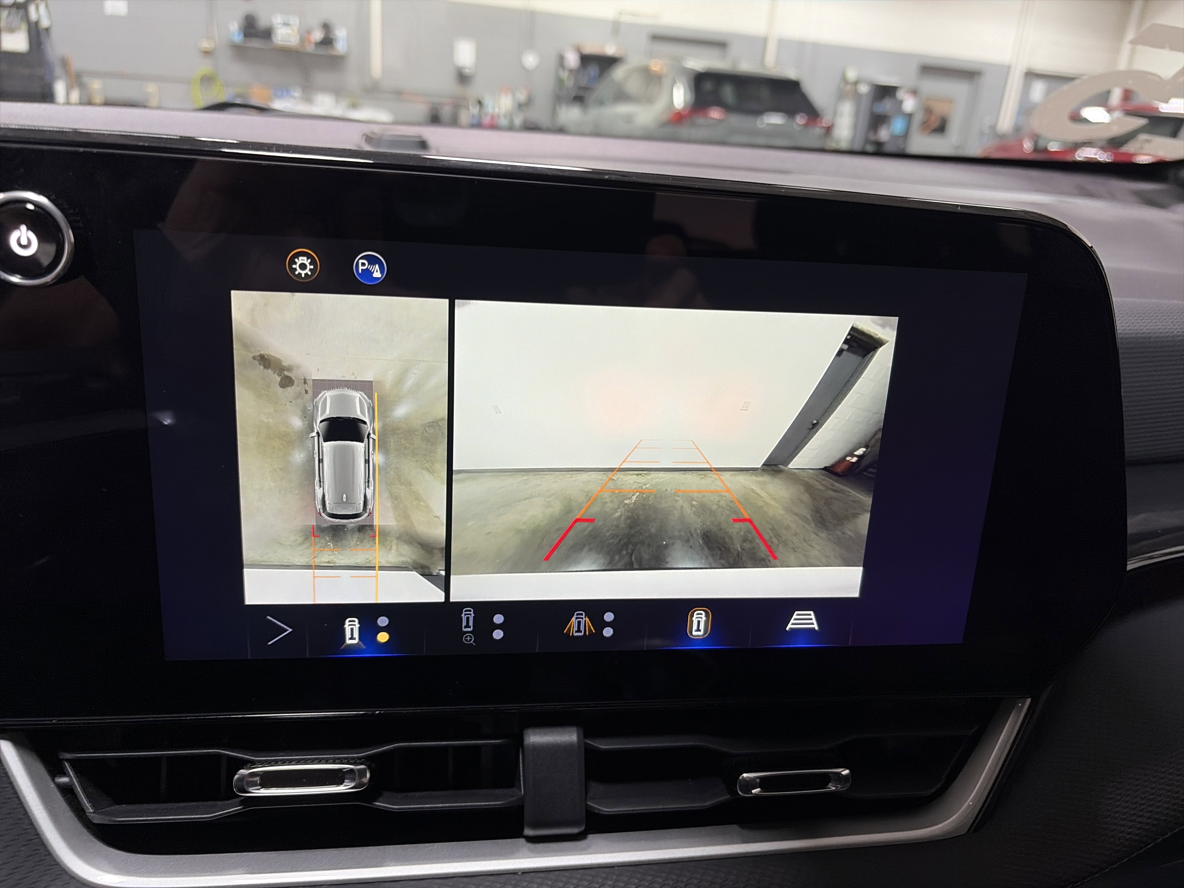 Used 2025 Chevrolet Equinox LT w/ Convenience Package II image 20