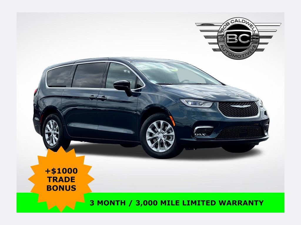 Used 2025 Chrysler Pacifica Select image 1