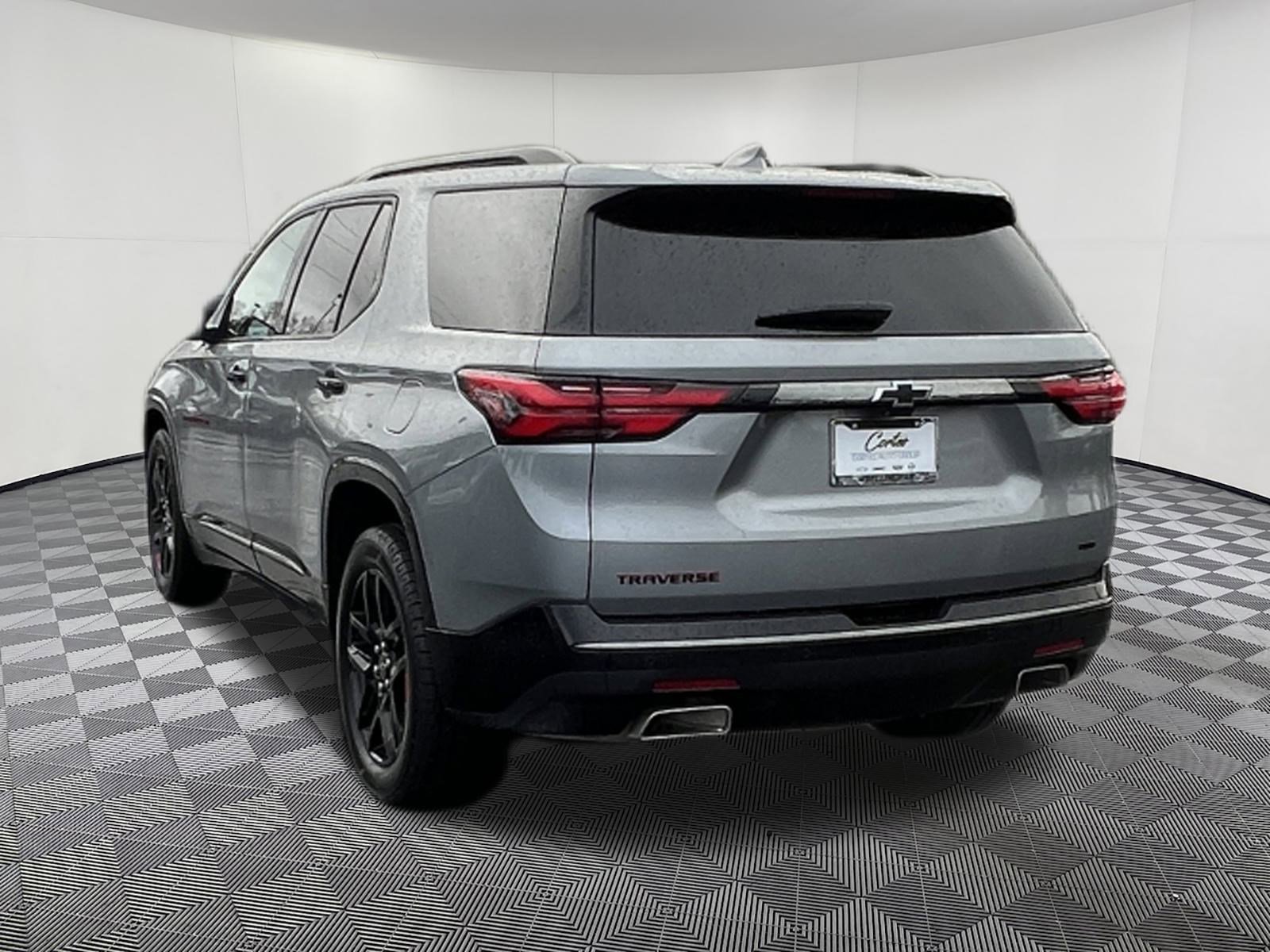 Used 2024 Chevrolet Traverse Premier w/ Redline Edition AWD/4WD image 4
