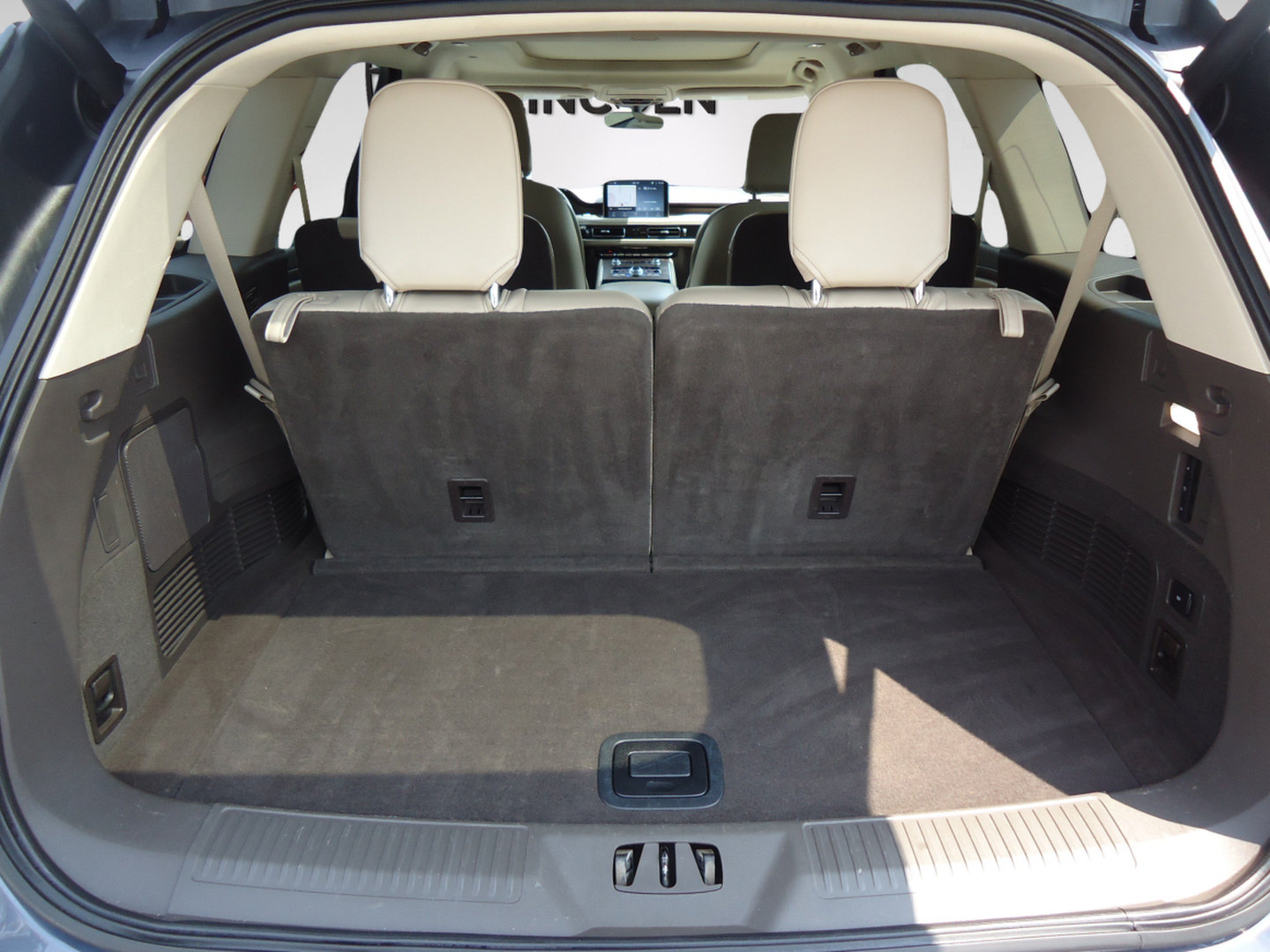 Used 2021 Lincoln Aviator Grand Touring w/ Elements Package Plus AWD/4WD image 33