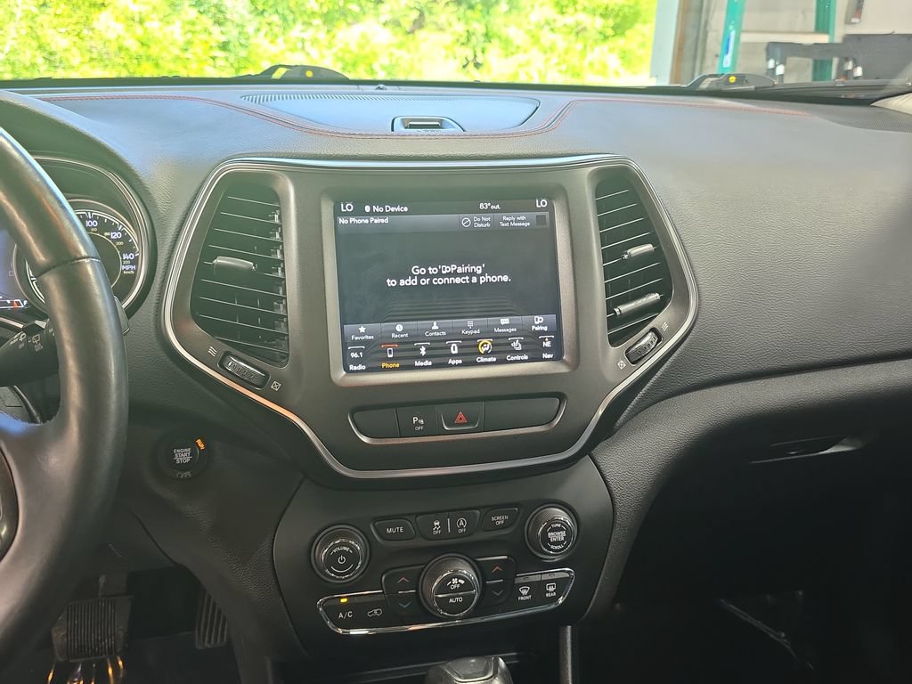Used 2019 Jeep Cherokee Trailhawk AWD/4WD image 20