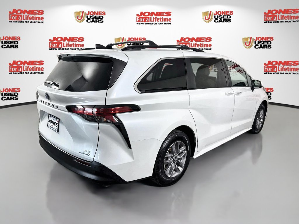 Certified 2022 Toyota Sienna XLE w/ XLE Plus Package FWD image 18
