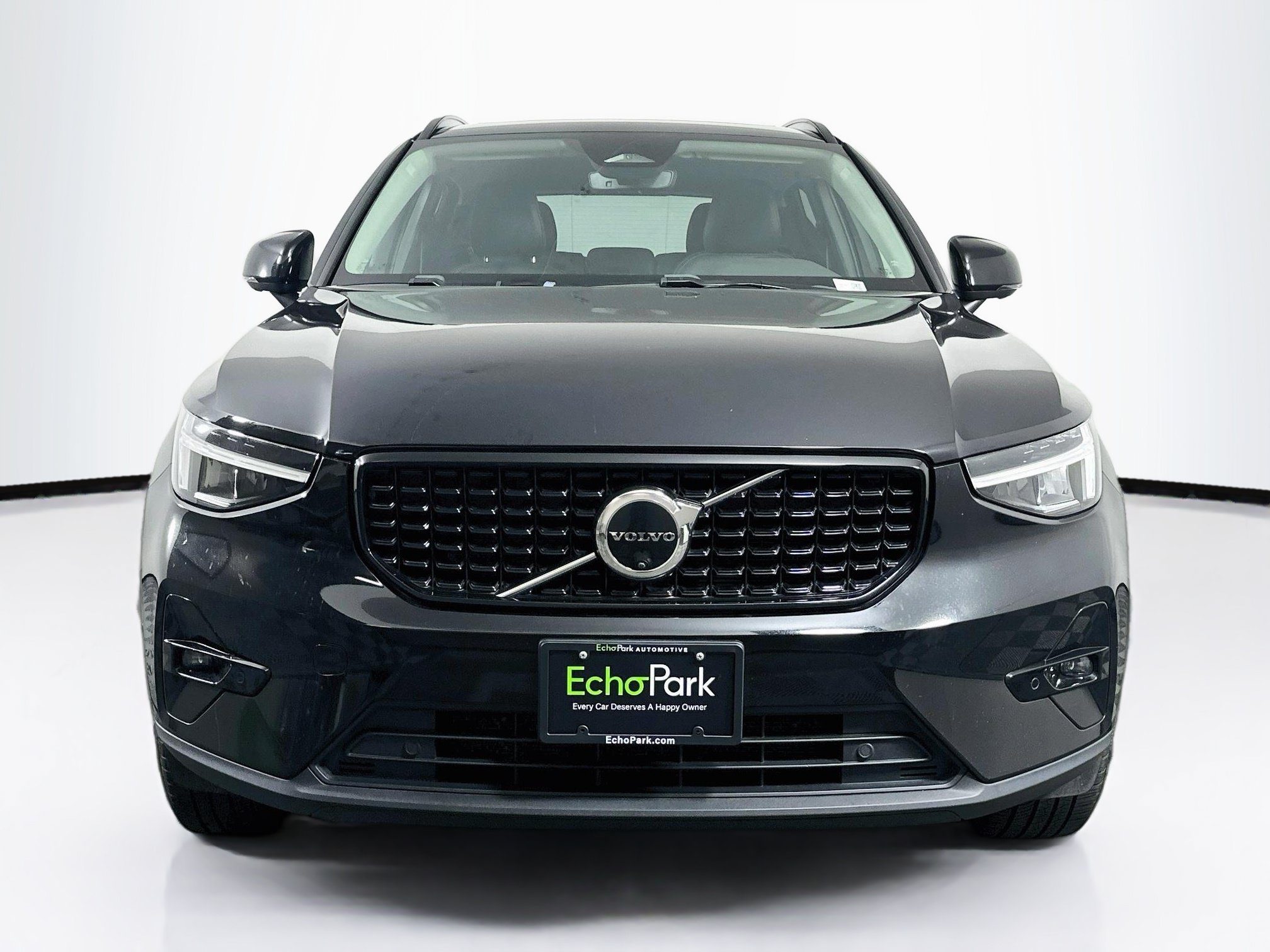 Used 2025 Volvo XC40 B5 Plus AWD/4WD image 2