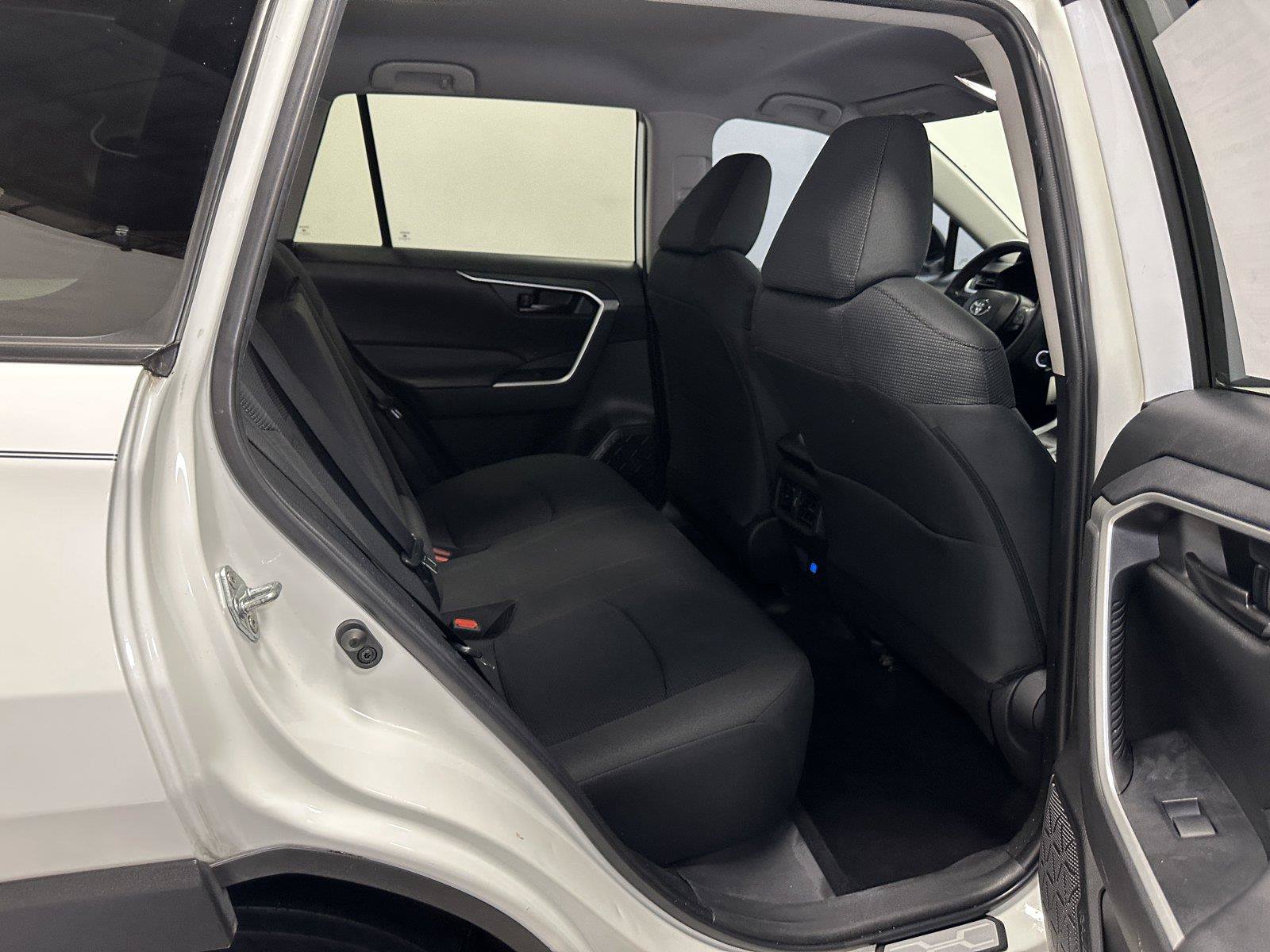 Used 2023 Toyota RAV4 LE AWD/4WD image 35