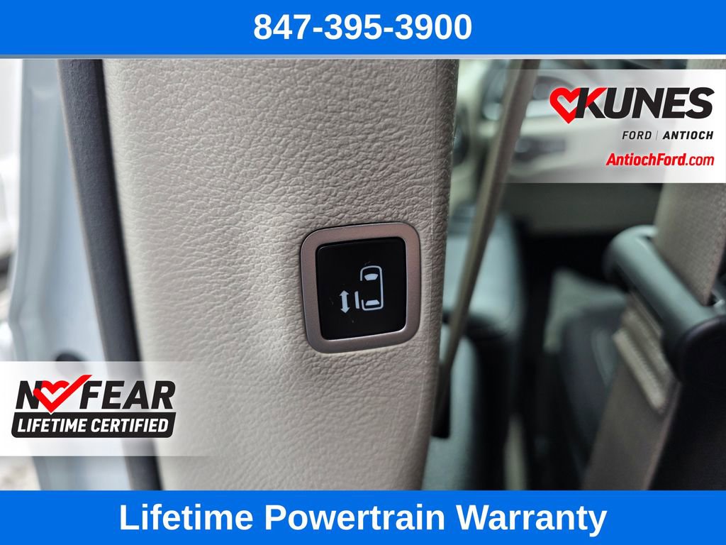 Used 2023 Chrysler Voyager LX image 24