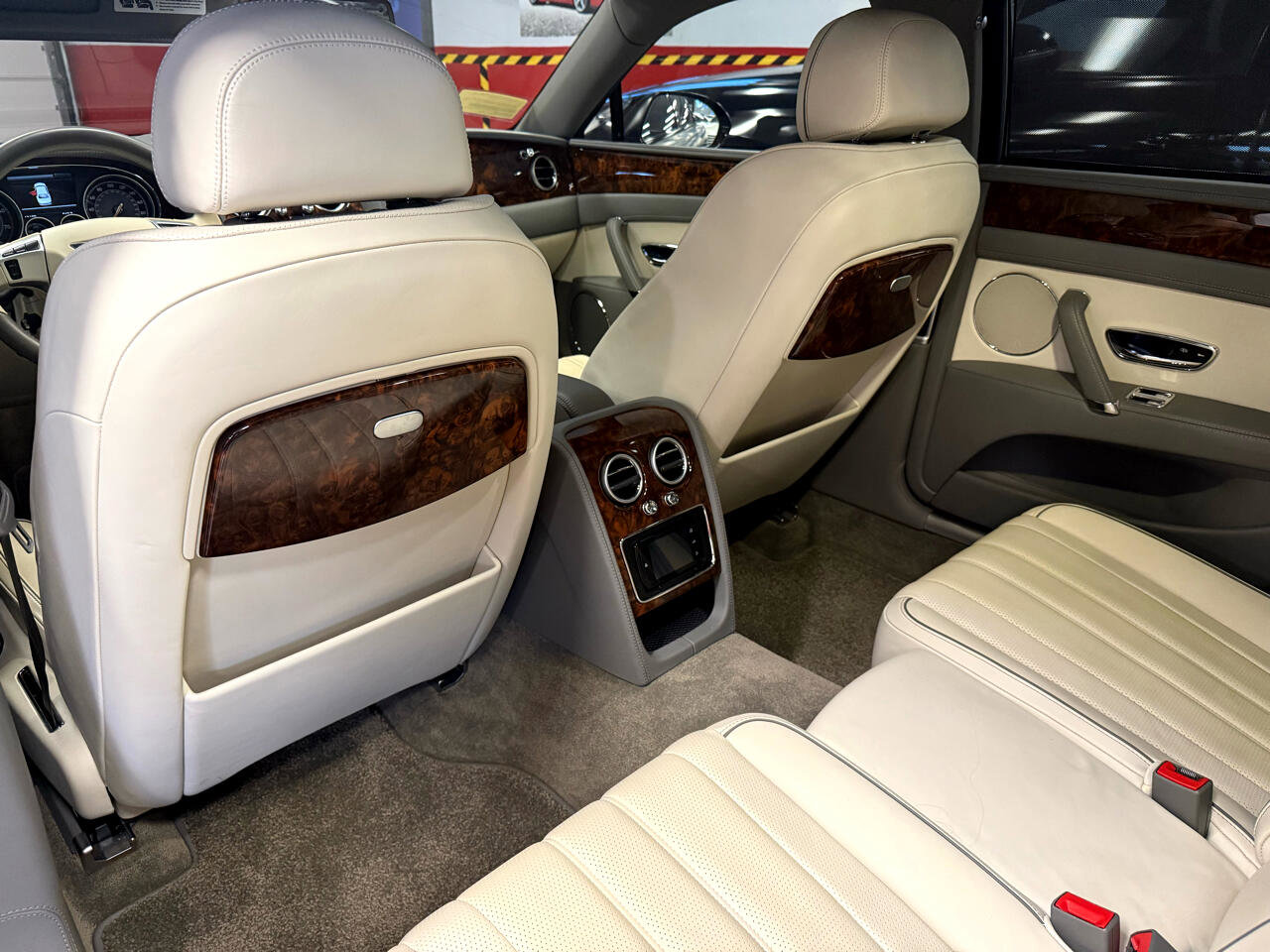 Used 2015 Bentley Flying Spur V8 image 38