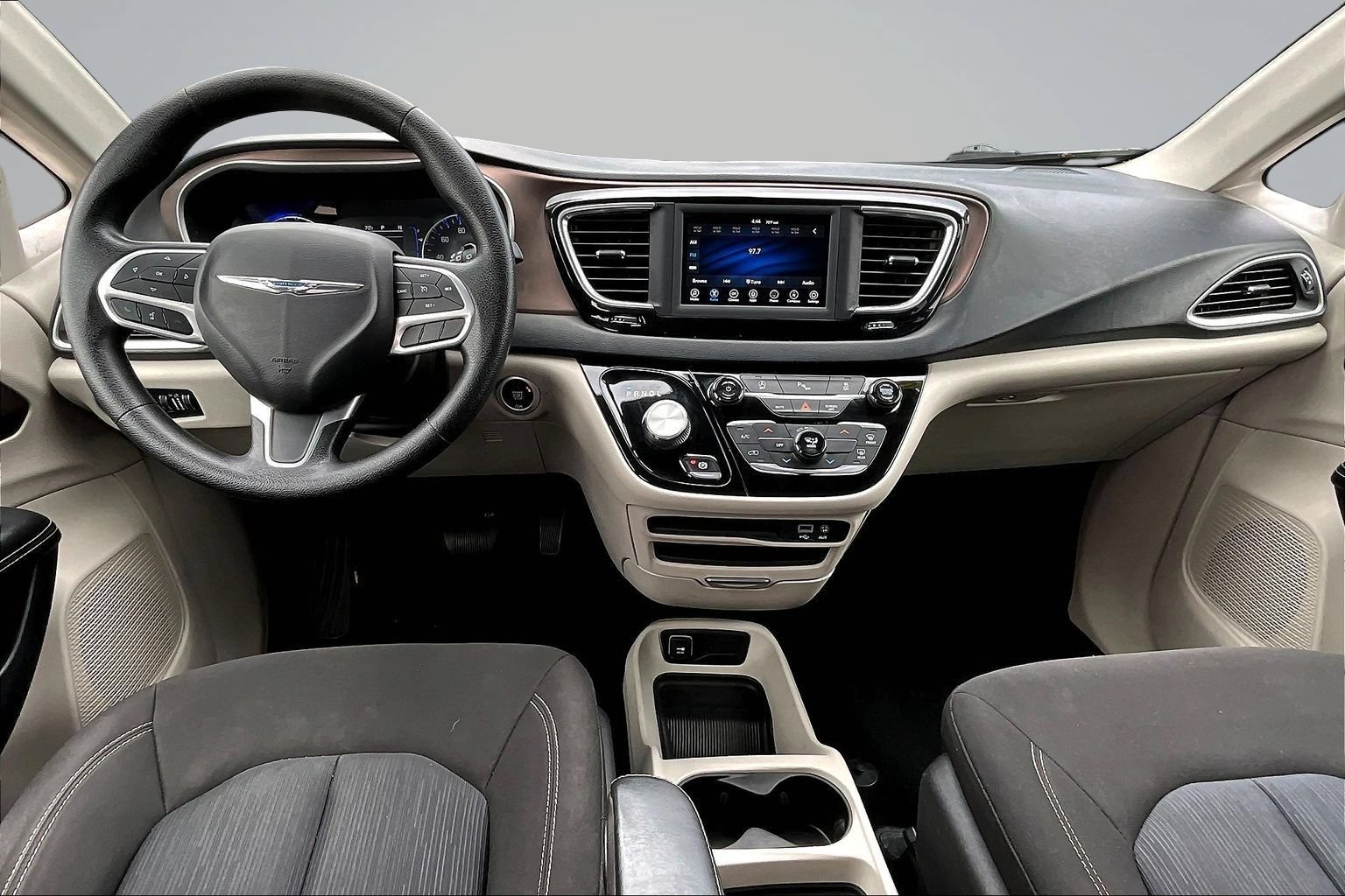 Used 2020 Chrysler Voyager LX FWD image 8