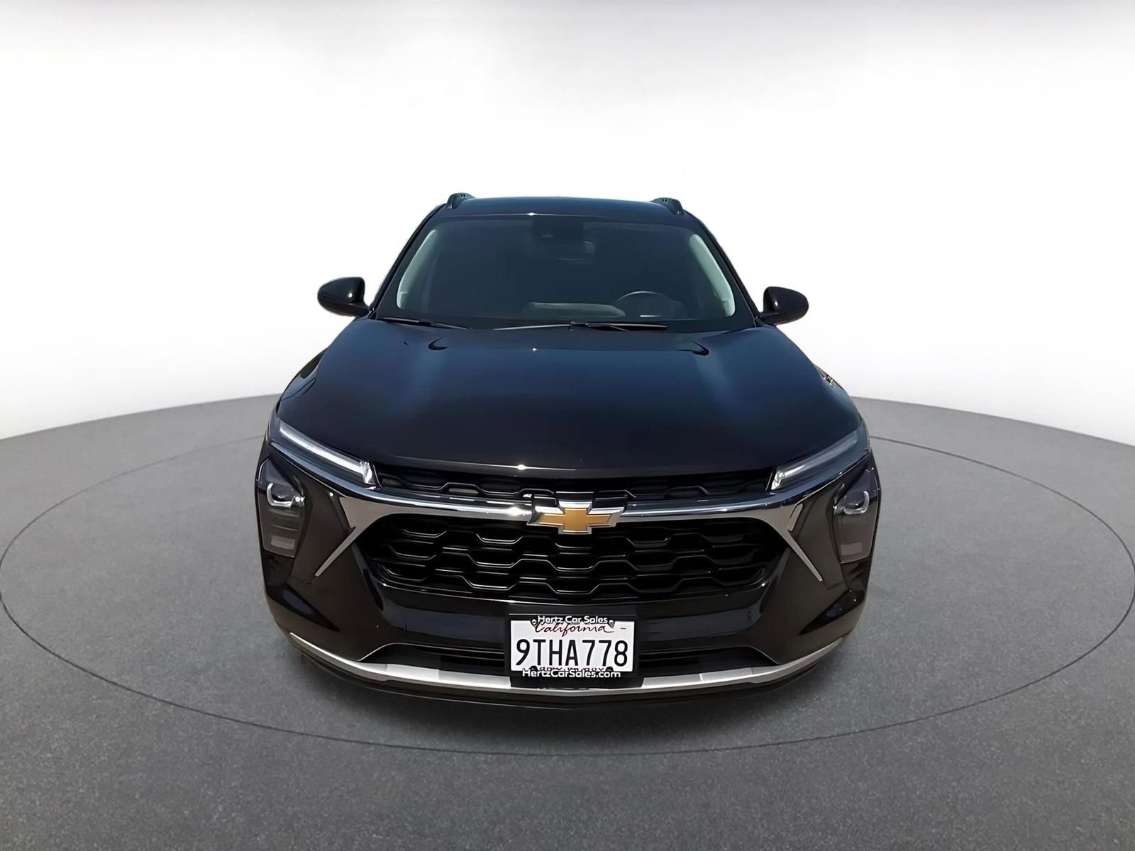 Used 2025 Chevrolet Trax LT w/ LT Convenience Package FWD image 4