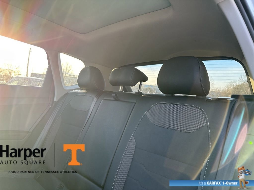 Used 2025 Volkswagen Taos SE image 9