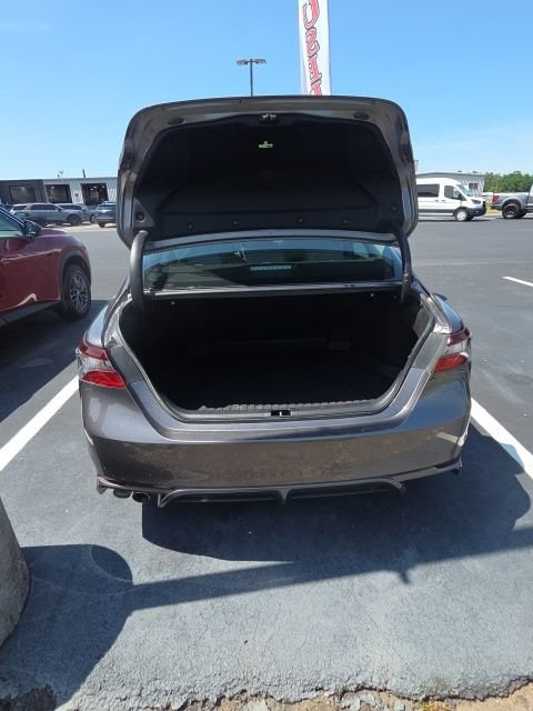 Used 2023 Toyota Camry SE w/ Cold Weather Package FWD image 18