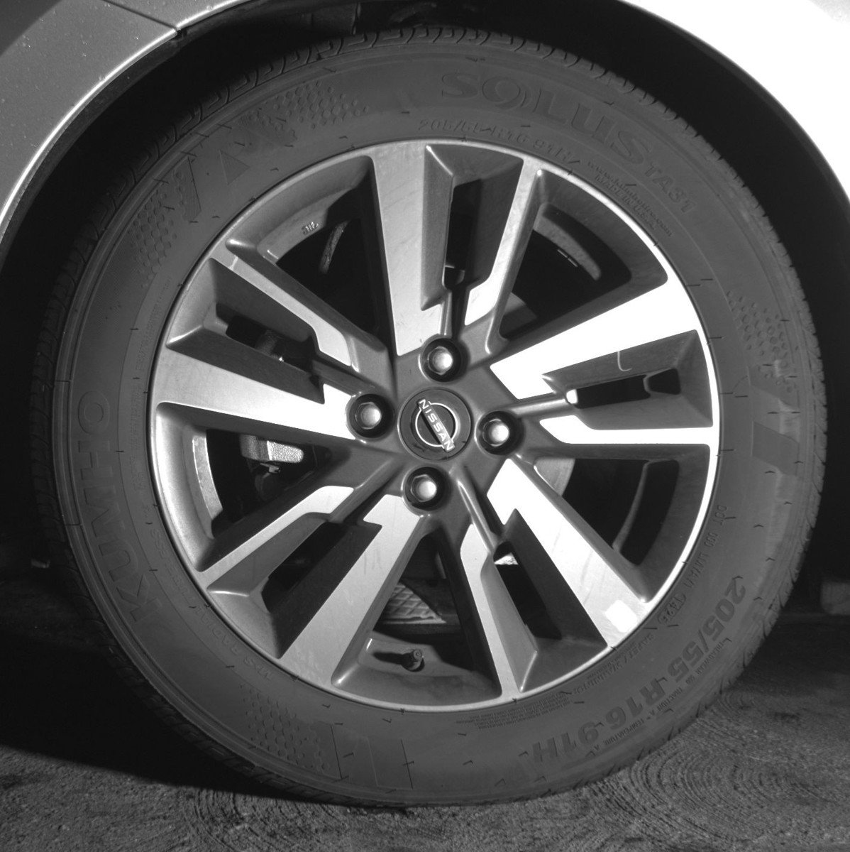 Used 2025 Nissan Versa SV FWD image 12