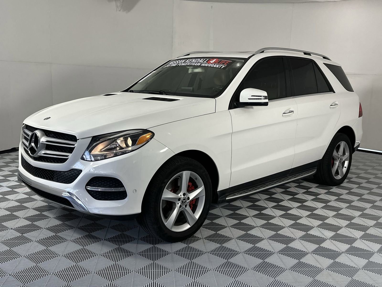 Used 2019 Mercedes-Benz GLE 400 4MATIC image 4