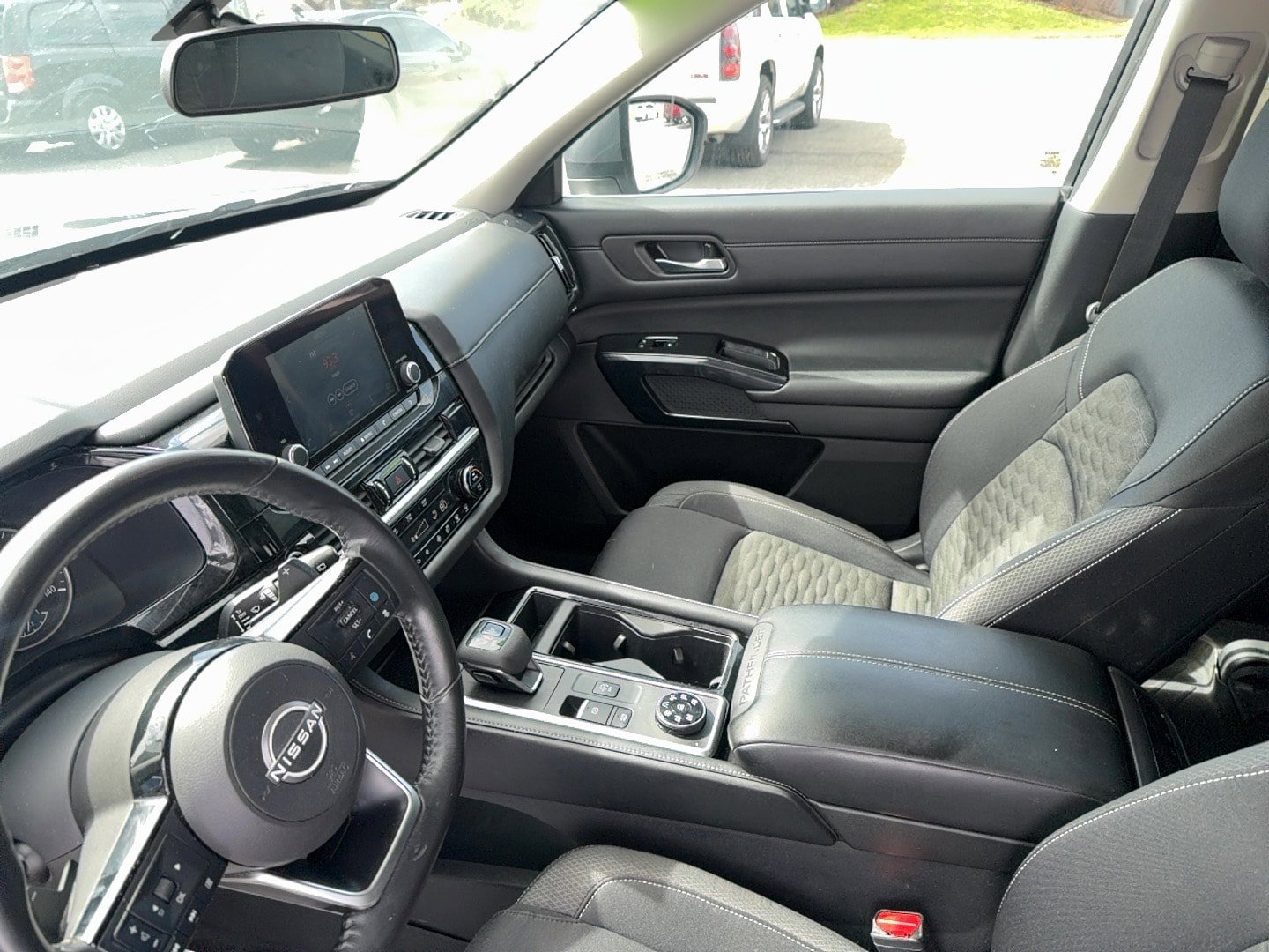 Used 2022 Nissan Pathfinder SV AWD/4WD image 19