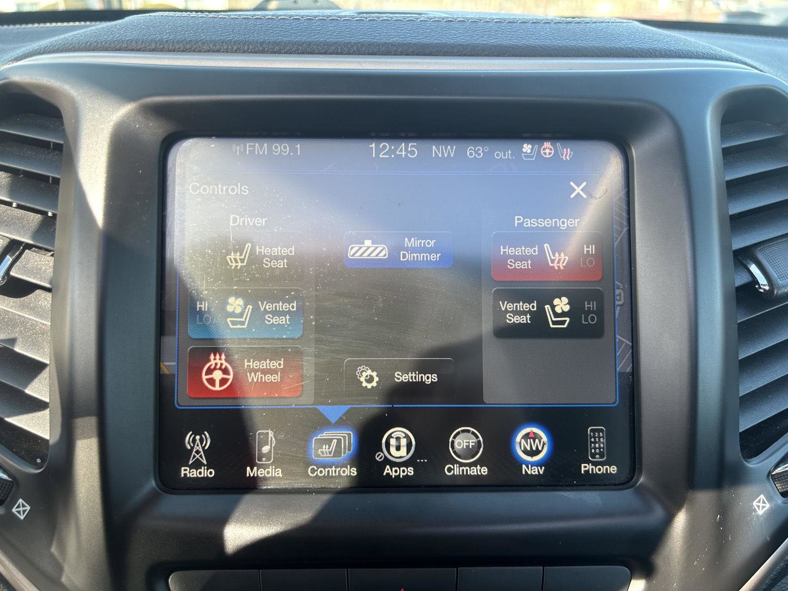 Used 2015 Jeep Cherokee Limited w/ Luxury Group image 20