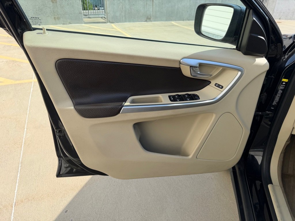 Used 2010 Volvo XC60 T6 AWD/4WD image 10