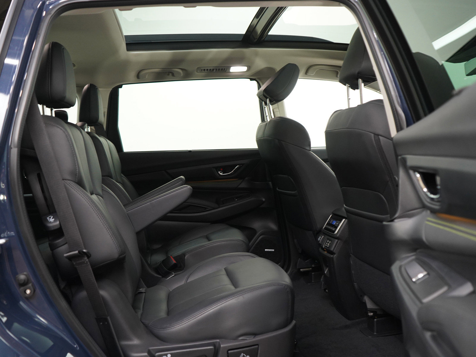 Used 2025 Subaru Ascent Bronze Edition image 13