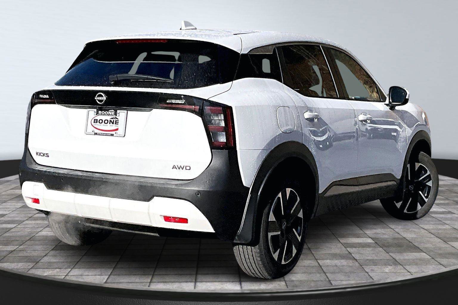 Used 2025 Nissan Kicks SV image 14